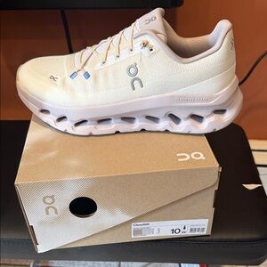 On Cloudstratus Running Shoes - Cream and White